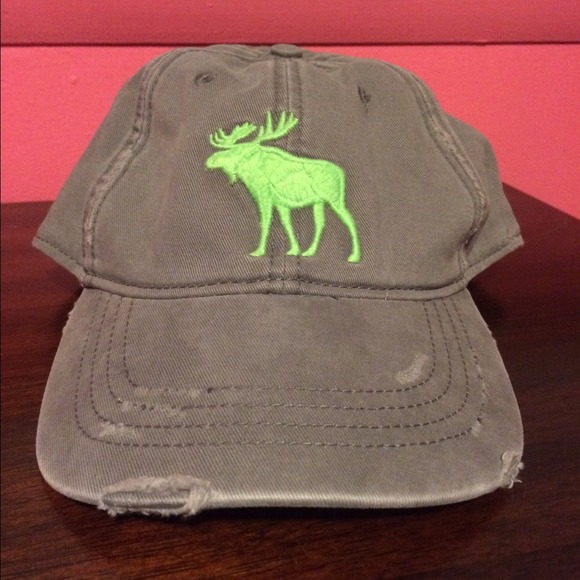 Abercrombie & Fitch Accessories - Abercrombie fitted gray baseball cap