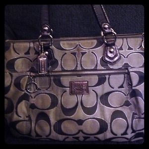 Coach grey purse! 🎀🎉😍 HUGE DISCOUNT!! 🎉🎉
