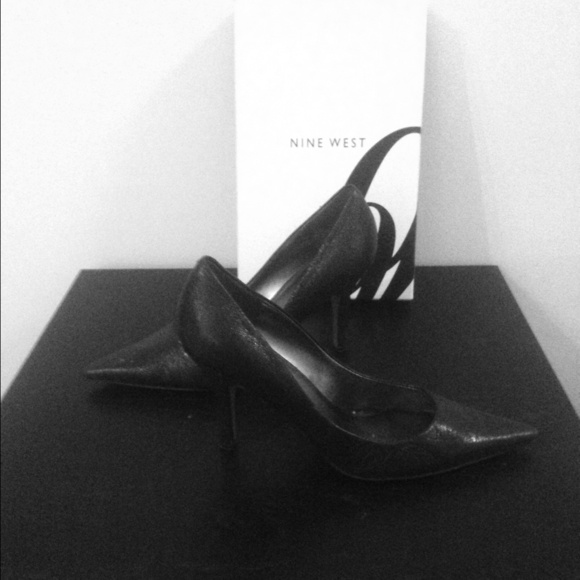 Black leather pump