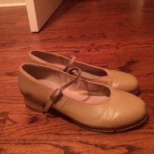 Tan Bloch Tap Shoes w Buckle Strap