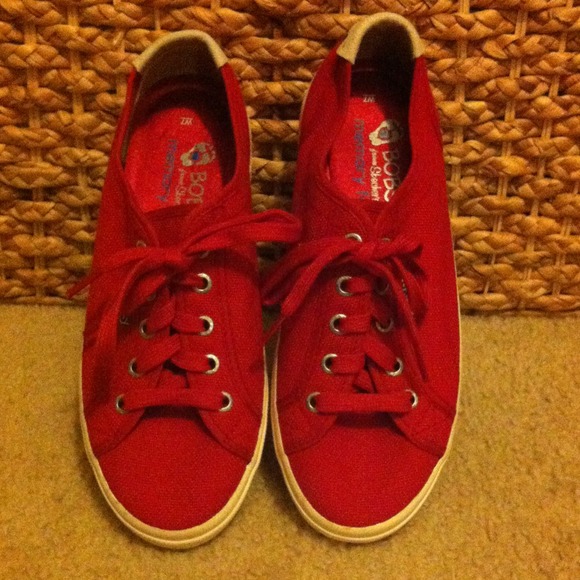 NWOT SZ 7 Memory Foam Bobs