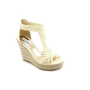 Steve Madden nude wedges