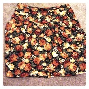 SUPER CUTE floral skirt