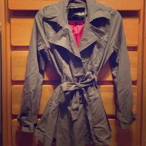 Adorable light peplum style trench