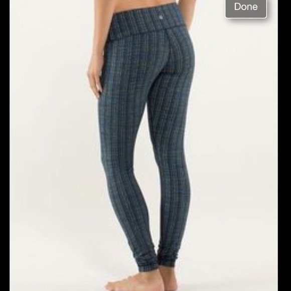 Lululemon grey crops with white zig zag pattern