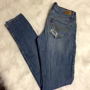 Levi Distressed Jeans