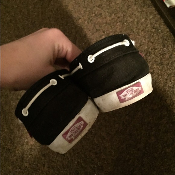 Exclusive Black Vans - Picture 2 of 3