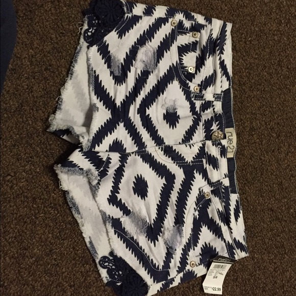 Brand new never worn chevron print shorts