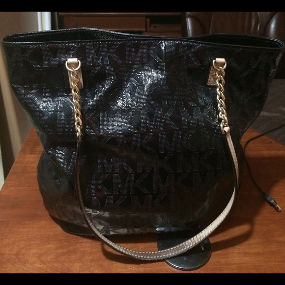 Michael Kors Handbags - MK purse