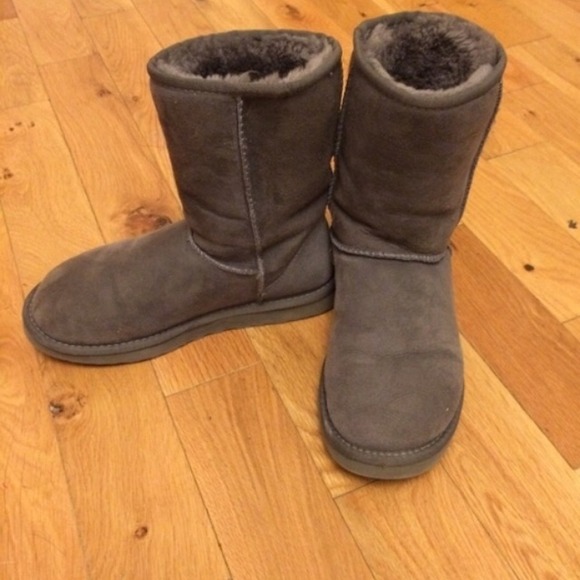 Classic Gray short uggs SOLD - Picture 2 of 4