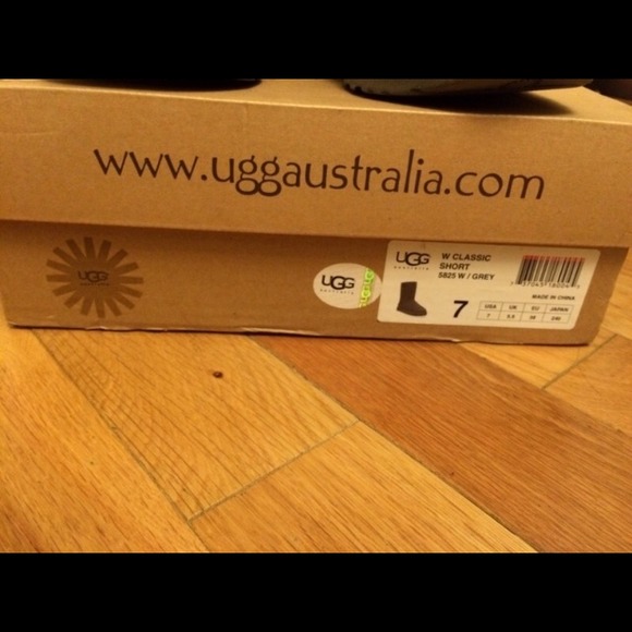 Classic Gray short uggs SOLD - Picture 3 of 4