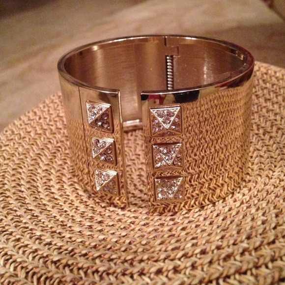 Brand new Victoria's Secret bracelet with box - Picture 2 of 2