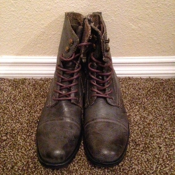 Mens combat boots