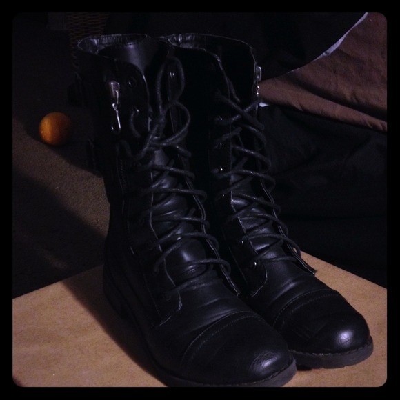 Combat boots