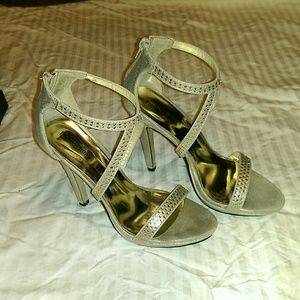 Pierre Dumas gold heels size 6.