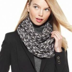 Michael Kors Infinity scarf