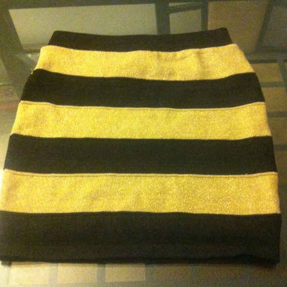 Black and gold shirt super cute! Size small