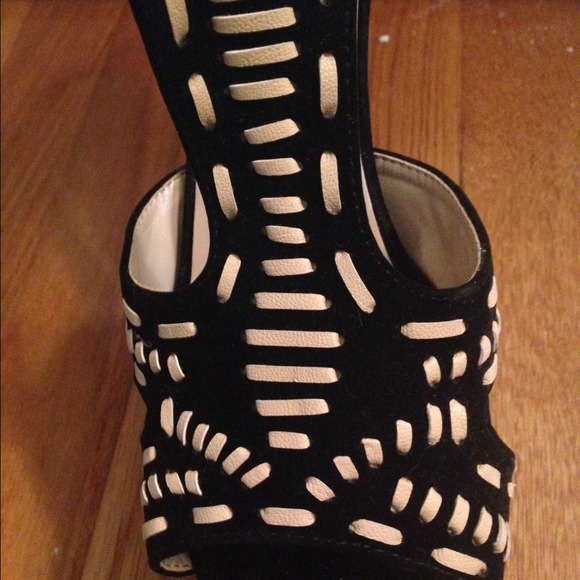 Pattern High Heels - Picture 2 of 2