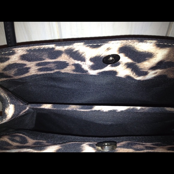 Nine West Purse with matching wallet - Picture 2 of 4