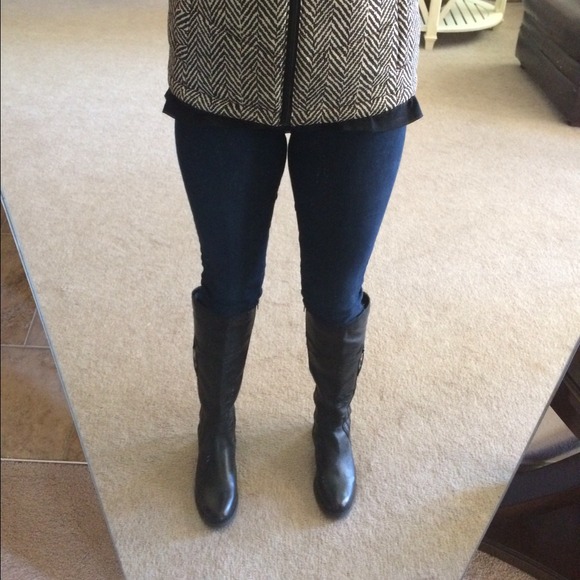 BOGO Divine Rights of Denim Skinny Jeans - Picture 4 of 4