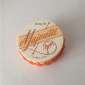 Authentic Benefit Majorette Cream Blush