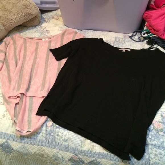 2 shirts size xs
