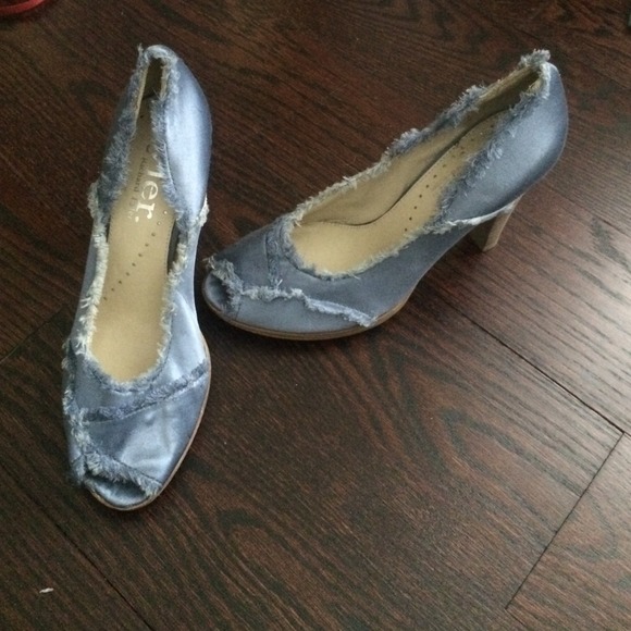Richard Tyler blue satin pumps
