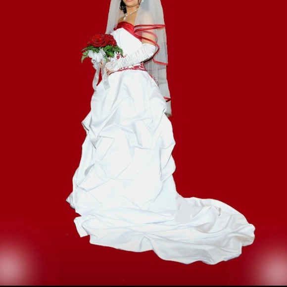 Wedding dress with Veil, Tiara, gloves, petticoat.
