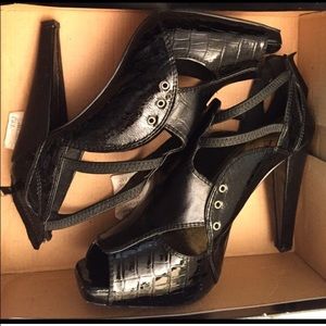 ‼️CLOSEOUT ITEM‼️ Black Faux Leather Shoes