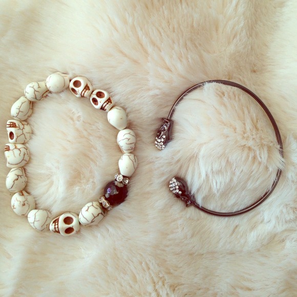 Skull glam bracelet set