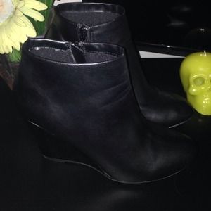 Black Wedged Mini Booties. Womens Sz 9M.