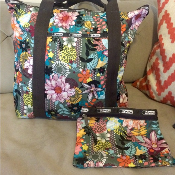 **SOLD**LeSportSac Bag with matching makeup bag