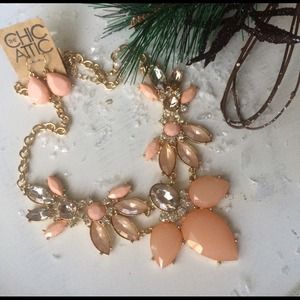 Beautiful peach statement necklace set