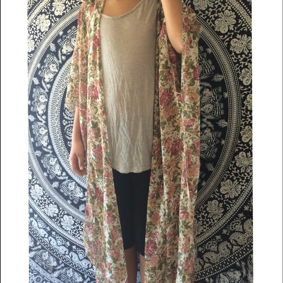 💖Sold💖Brandy Melville Floral Kimono