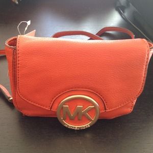 Brand NWT Authentic Michael Kors Cross Body purse!