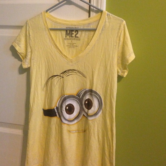 🔴SOLD🔴NWOT Minion V-neck
