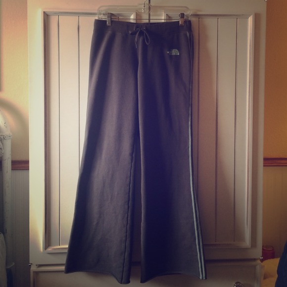 ❎North Face grey and blue sweatpants❎