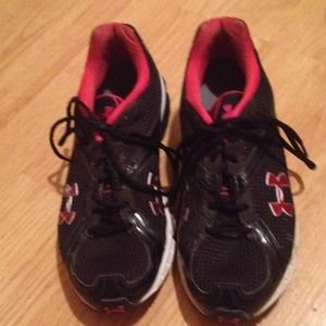 Black/Pink Under Armour tennis shoes