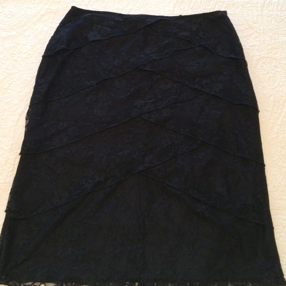 MSK Layered lace knee-length skirt