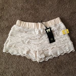 Lace short