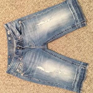 Miss me Capri shorts size 26