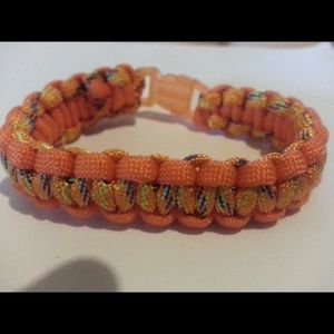 Paracord bracelet