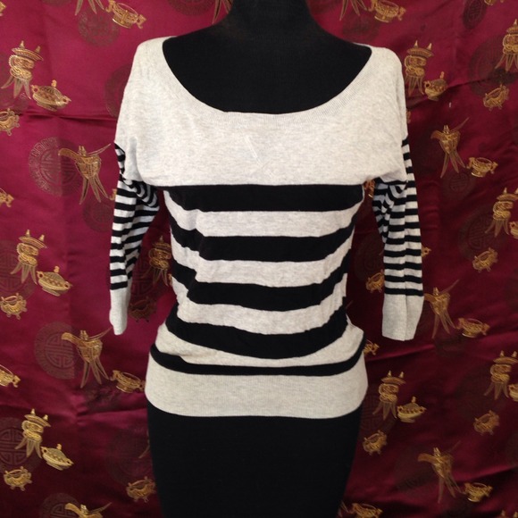 Cute Striped sweater! - Picture 1 of 3