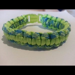 Parachute cord paracord bracelet