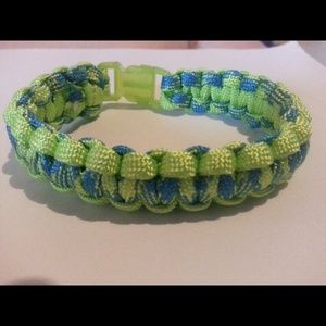 Paracord bracelet