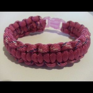 Paracord bracelet