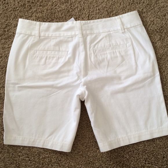 New with Tags - white walking shorts - Picture 3 of 4