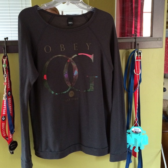Obey sweater