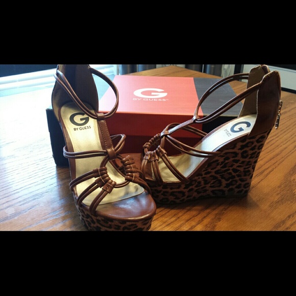 GUESS wedges