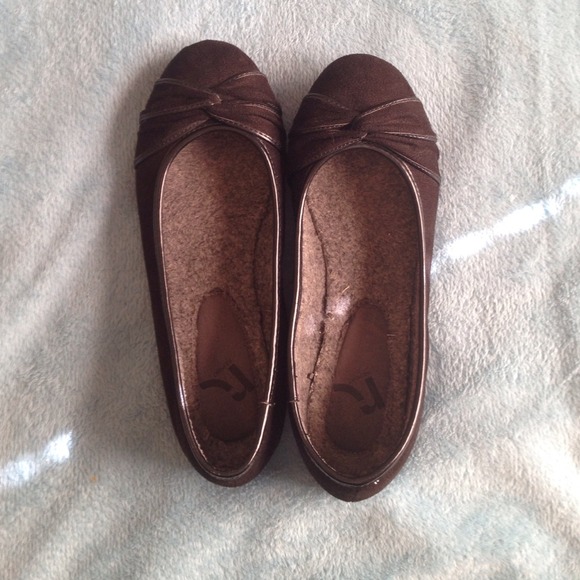 Black Flats - Picture 2 of 4